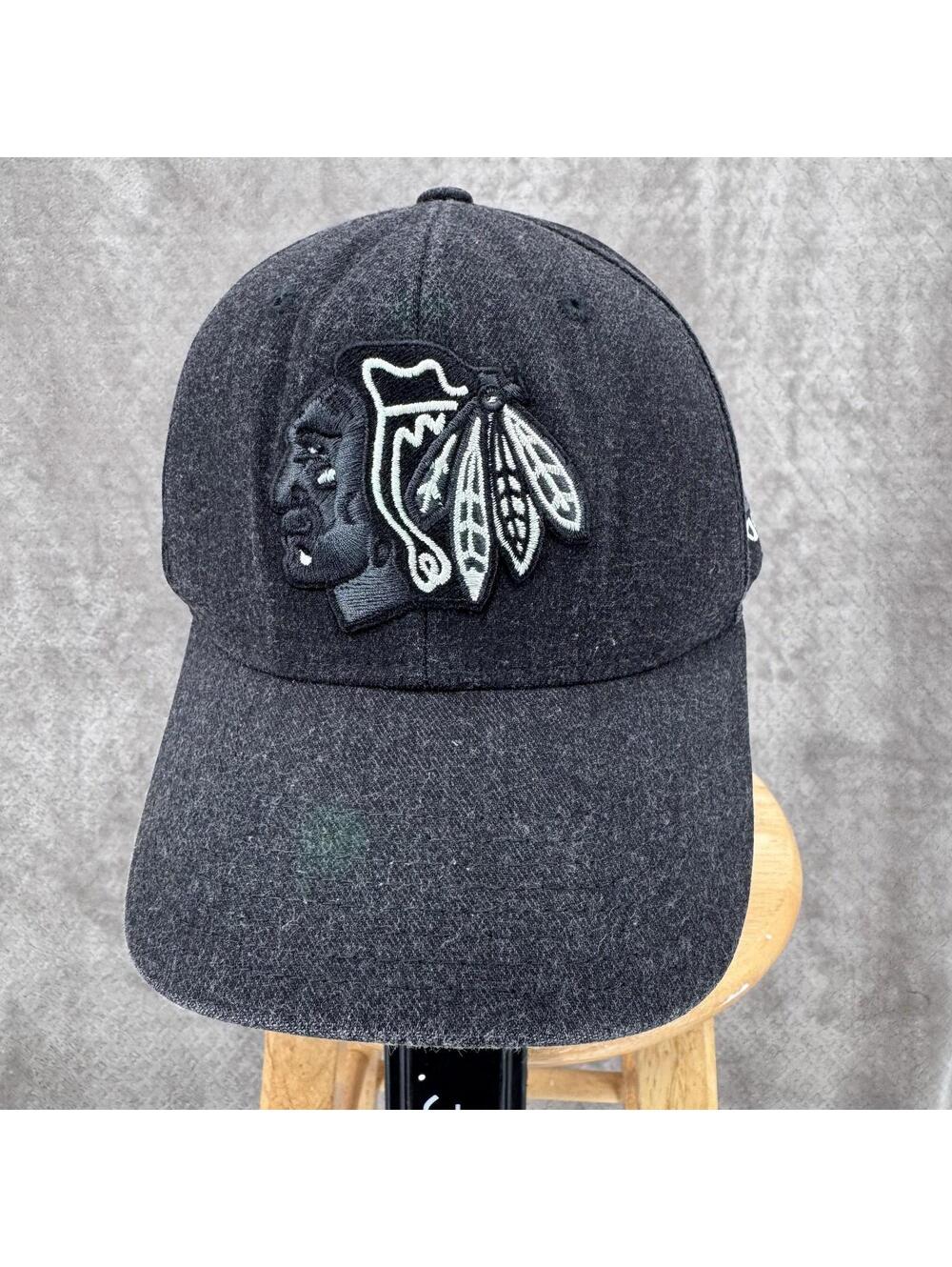 Chicago Blackhawks Hat Cap Fitted Mens L/XL Gray NHL Hockey Adidas L/XL Indian